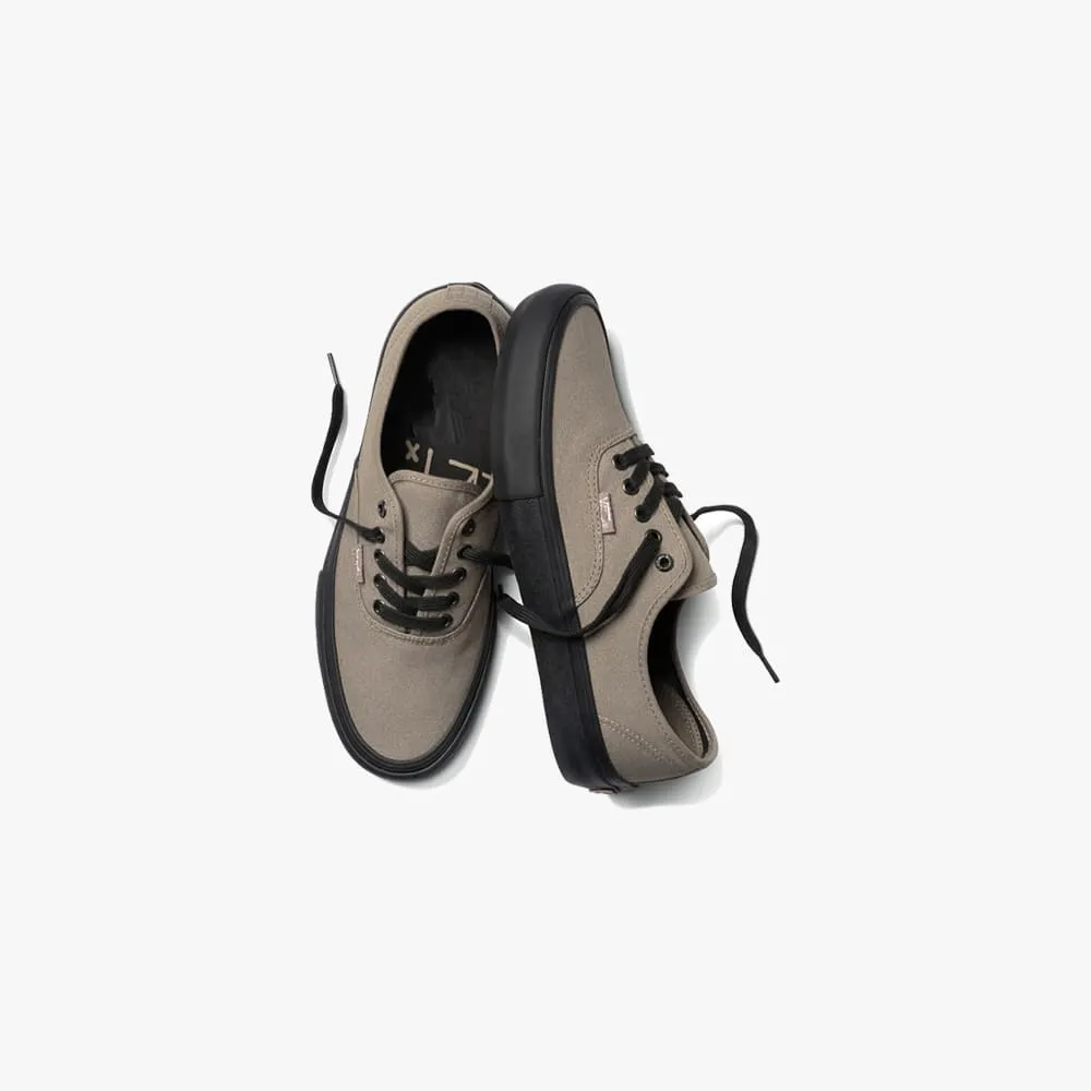 Basic contrast sneakers