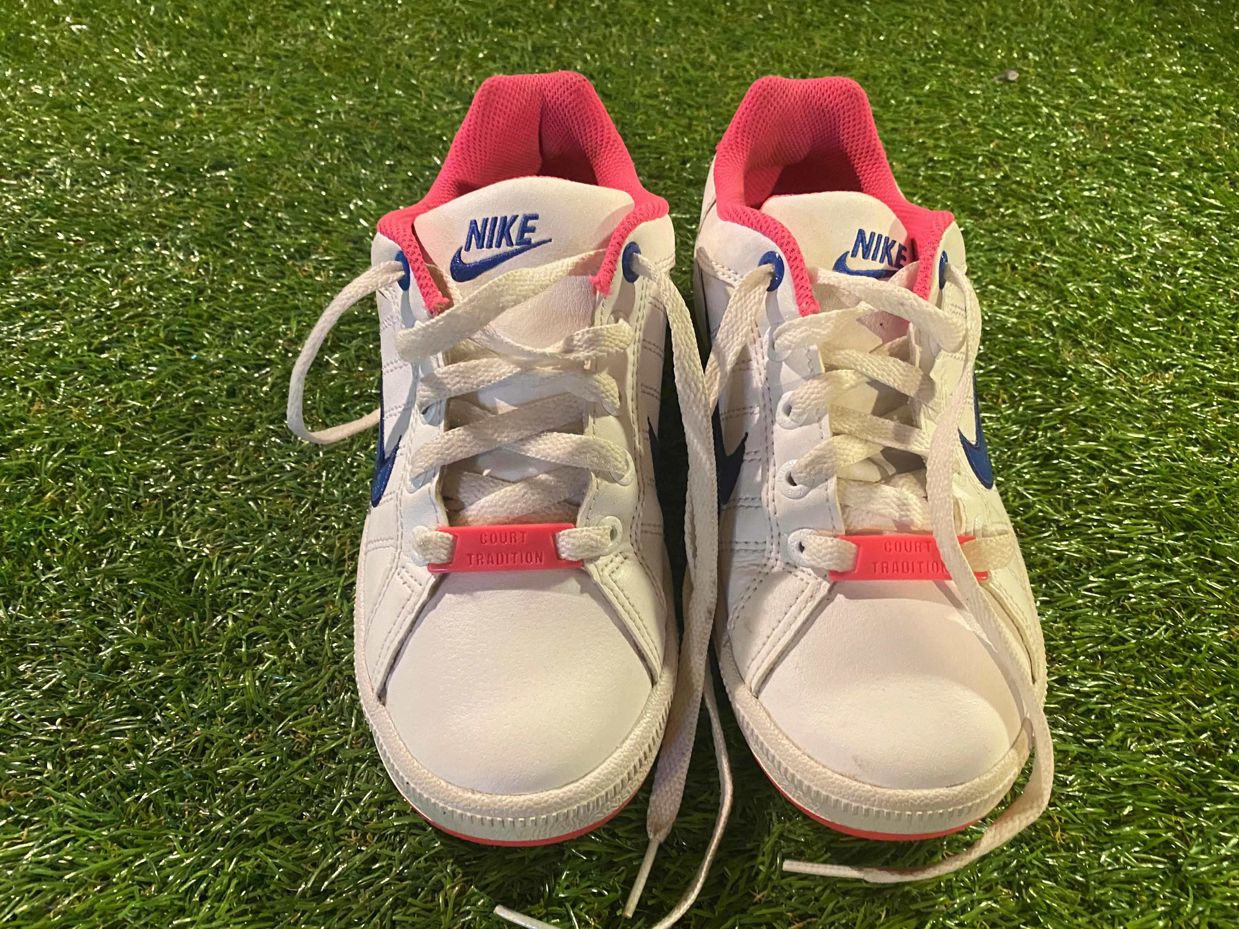 Nike UK Trainers UK Youths size 3 US Size 3.5 EU size 35.5 vintage shoes