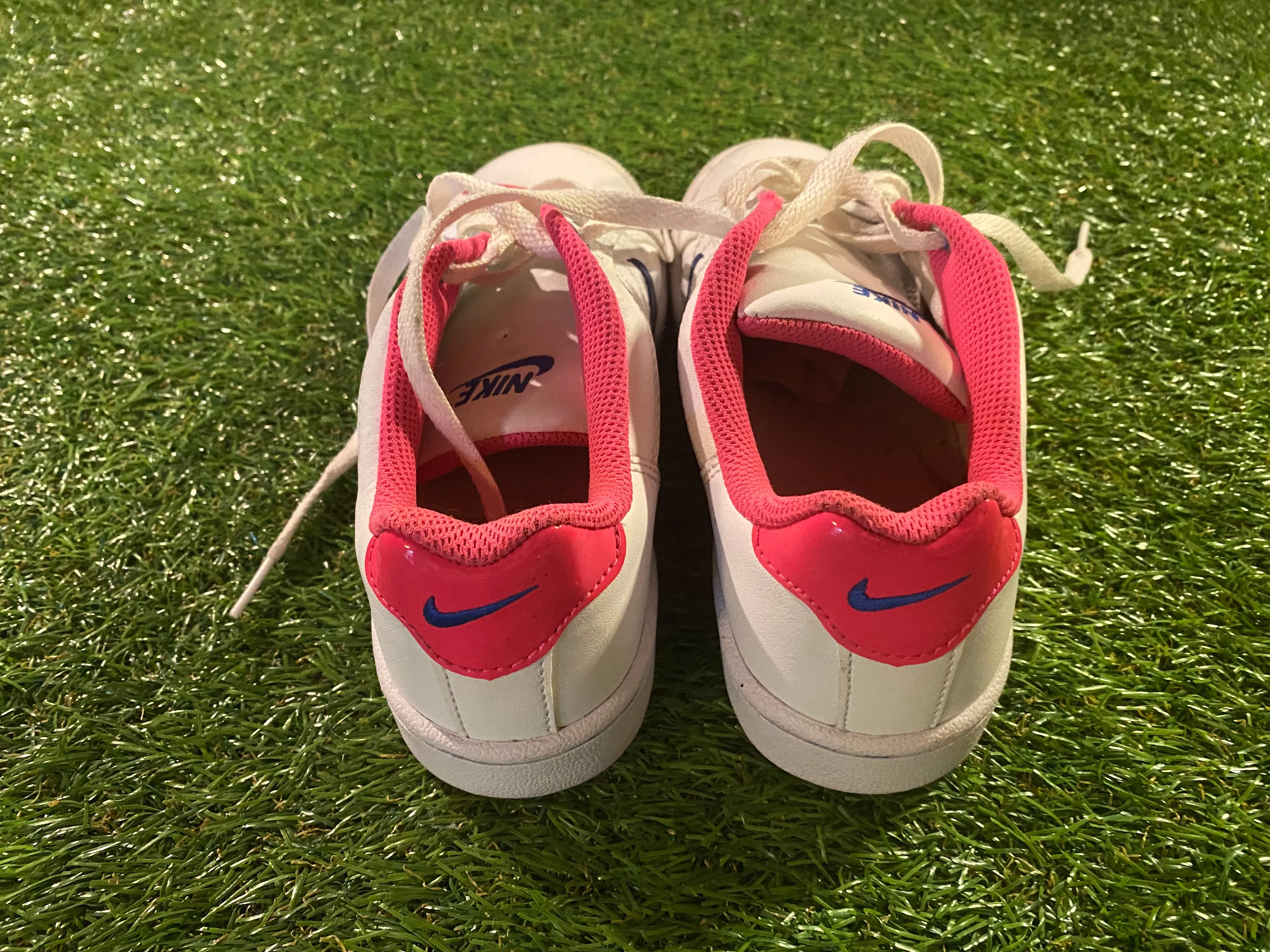 Nike UK Trainers UK Youths size 3 US Size 3.5 EU size 35.5 vintage shoes