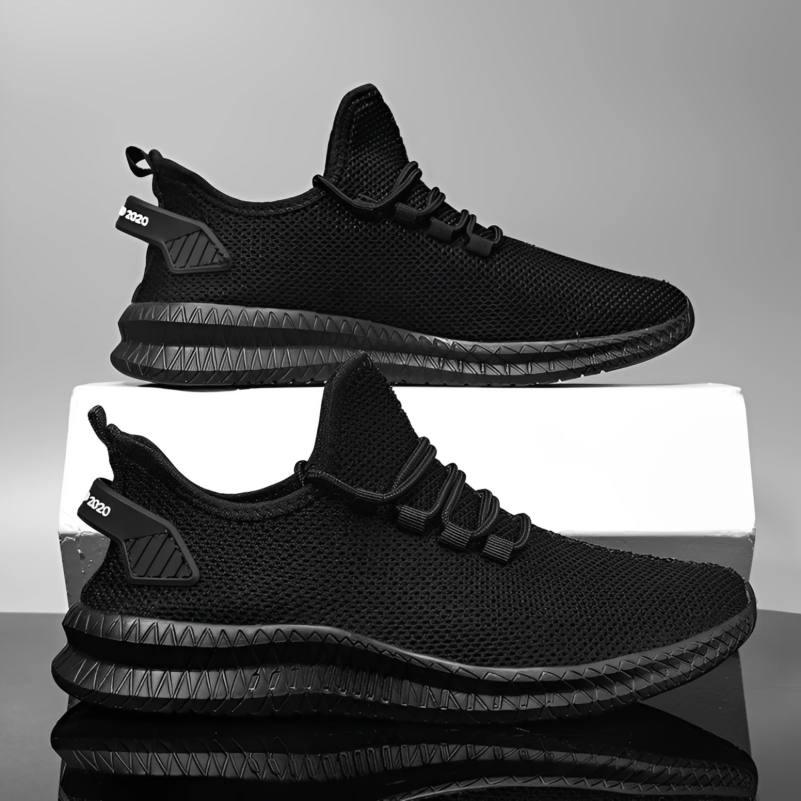 Simple and airy men's trainers