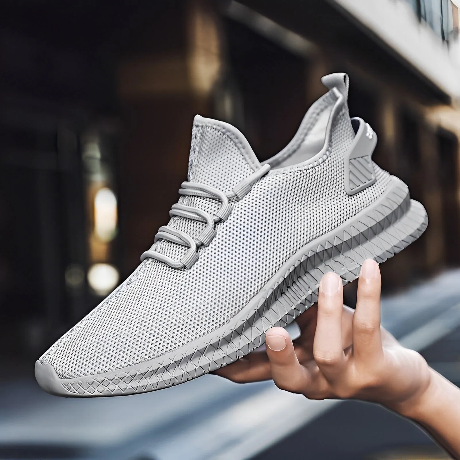 Simple and airy men's trainers