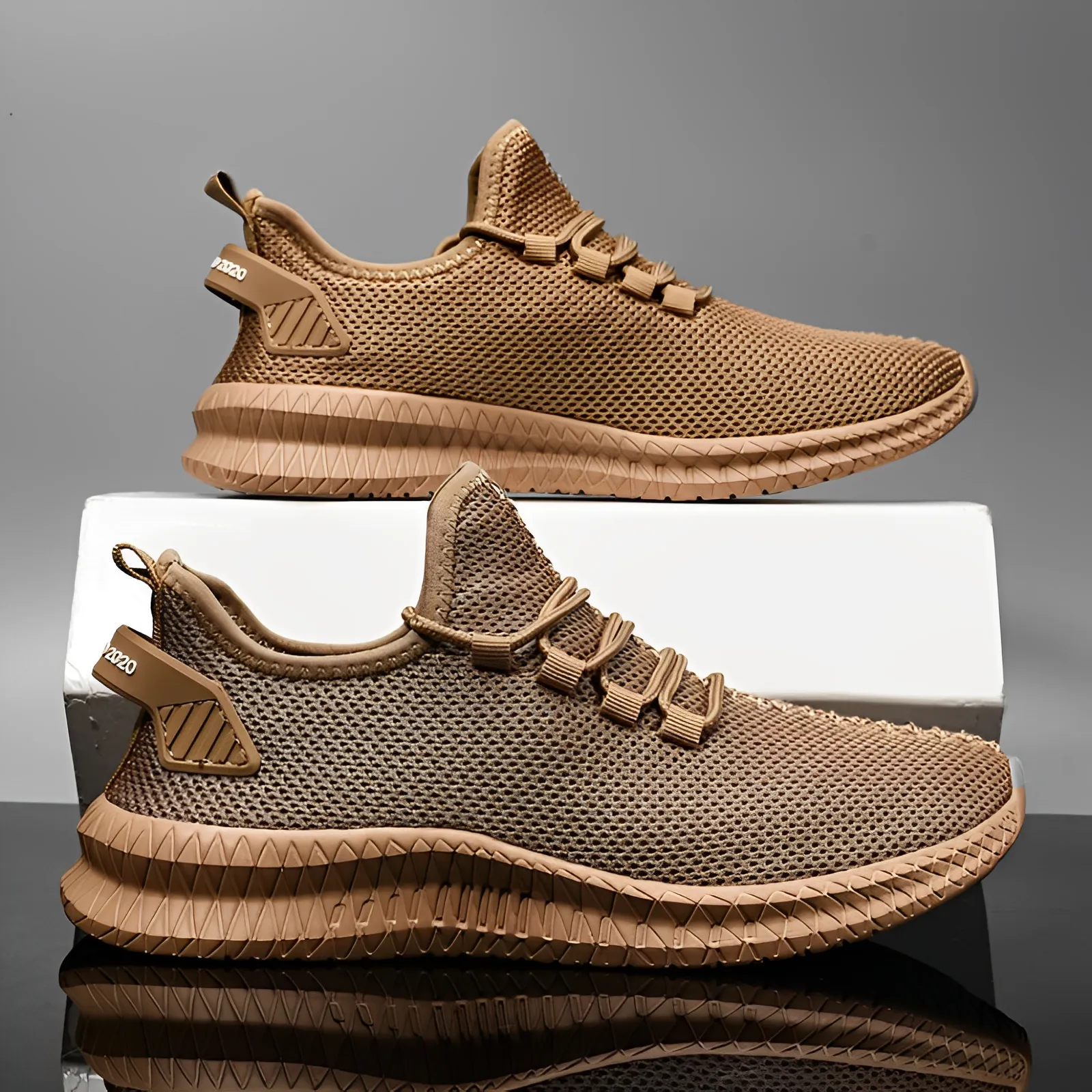 Simple and airy men's trainers