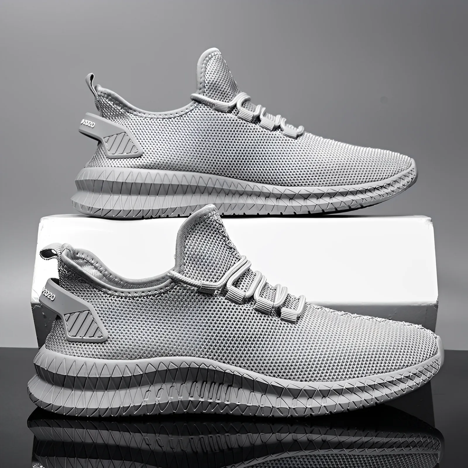 Simple and airy men's trainers