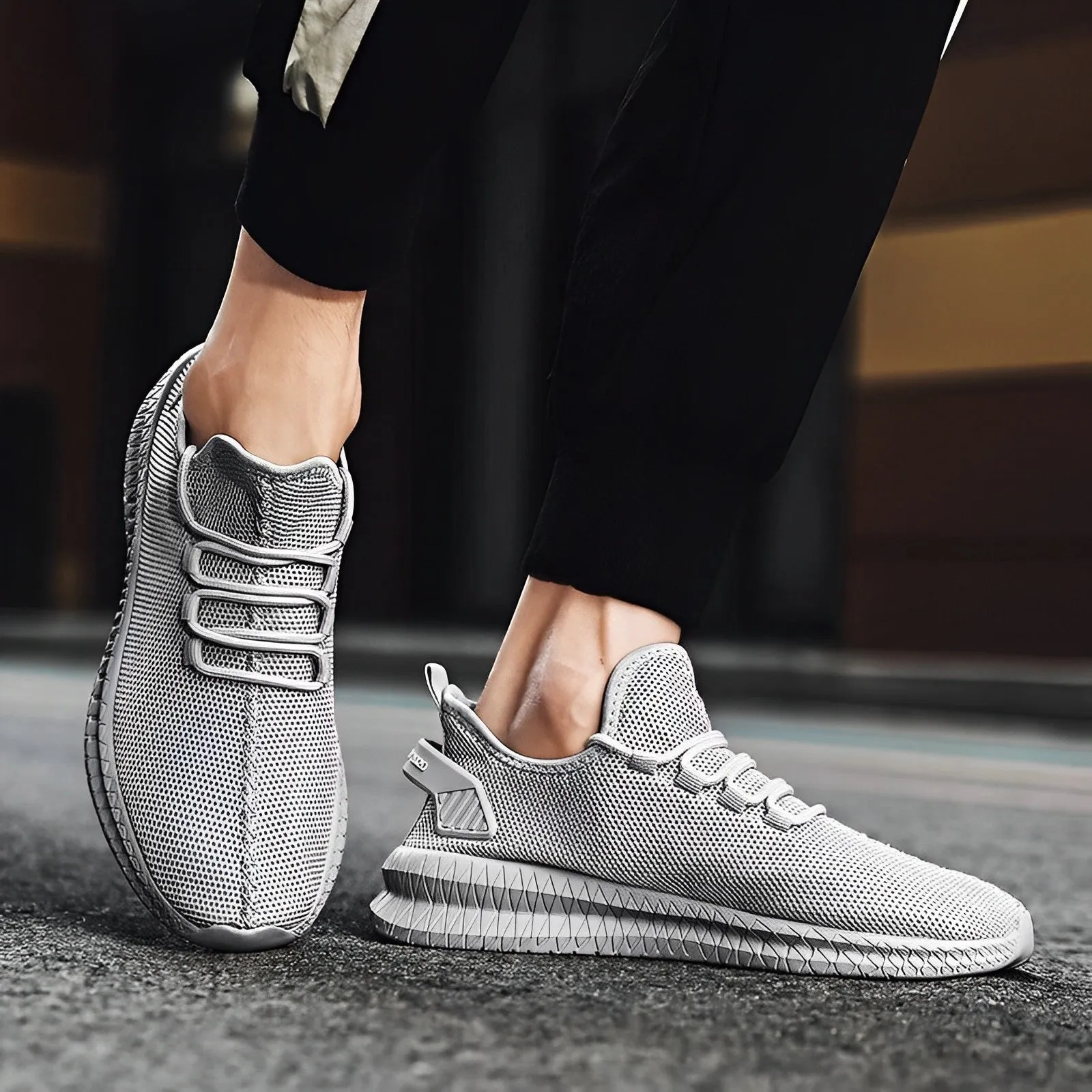 Simple and airy men's trainers