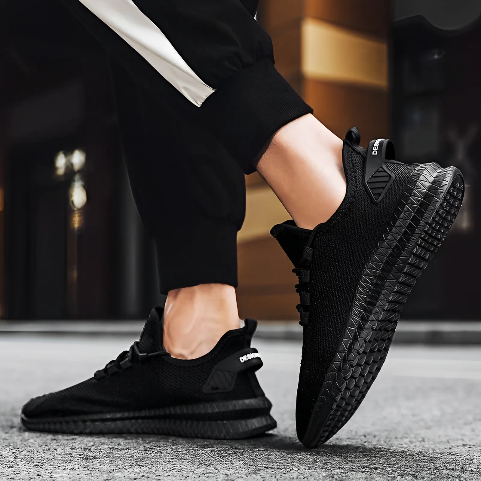Simple and airy men's trainers